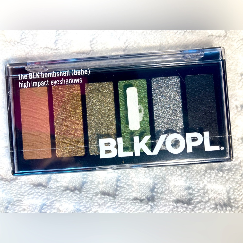 Blk/Opl 6 pan eyeshadow